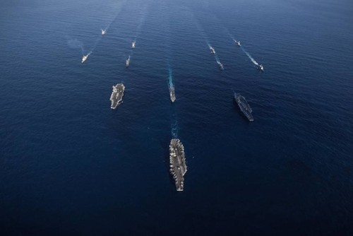 US conducts joint naval exercises with Japan, South Korea - ảnh 1
