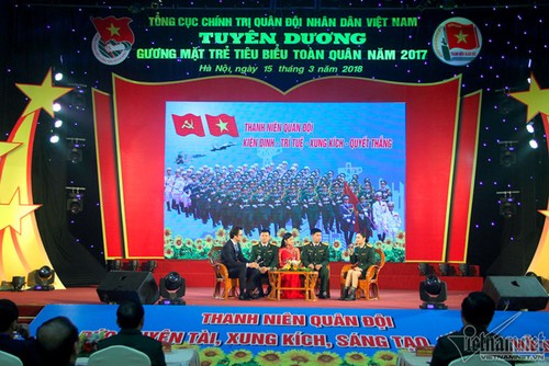 Outstanding soldiers honored - ảnh 1