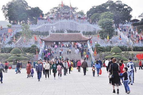  Cua Ong Temple Festival honors Tran dynasty’s merit - ảnh 1