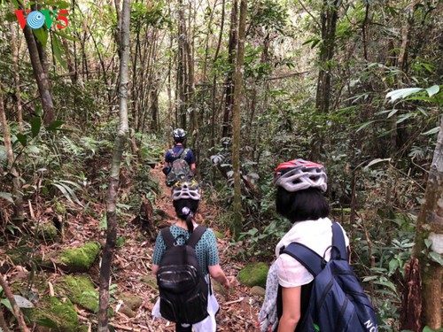 The adventurous path through Ngu Ho to Do Quyen waterfall - ảnh 2