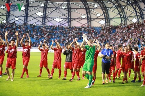 Vietnam gains first ticket to ASIAN Cup 2019’s quarterfinals - ảnh 1