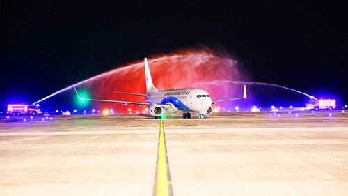 Van Don International Airport welcomes first international flight - ảnh 1
