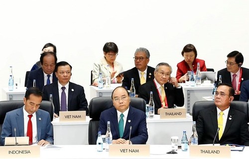 Deputy FM: Vietnam contributes to addressing urgent global issues - ảnh 1