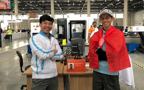 Vietnam wins silver medal at 45th World Skills Competition - ảnh 1