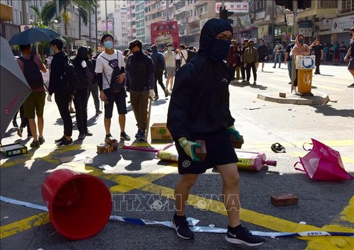 Hong Kong condemns violent protesters - ảnh 1