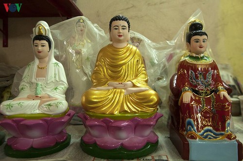 Century-old craft village specialises in Buddha statues in HCM City - ảnh 6