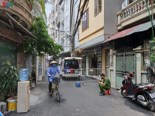 Hanoi's Nam Tu Liem district disinfected following suspected positive COVID-19 case - ảnh 3