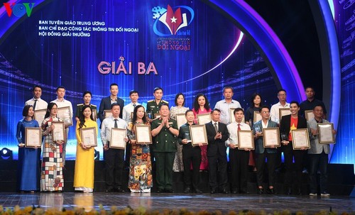 VOV enjoys big wins at National External Information Service Awards - ảnh 3