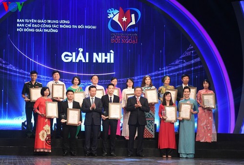 VOV enjoys big wins at National External Information Service Awards - ảnh 6