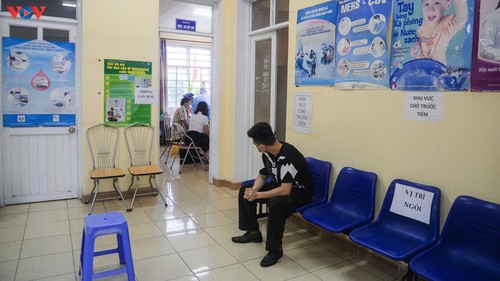 Residents in Quang Ninh border province take quick COVID-19 tests - ảnh 7