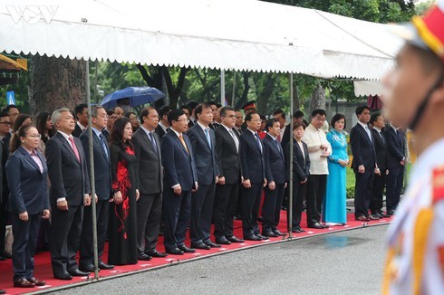 Vietnam hosts ASEAN flag-hoisting ceremony - ảnh 3