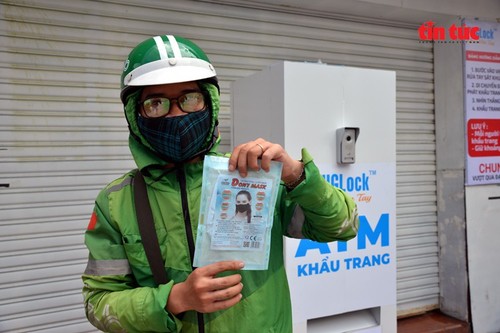 Free “face mask ATM” comes into operation in HCM City - ảnh 5