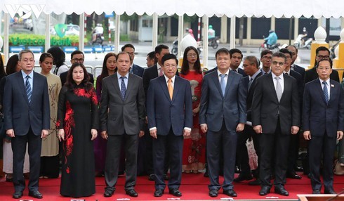 Vietnam hosts ASEAN flag-hoisting ceremony - ảnh 7