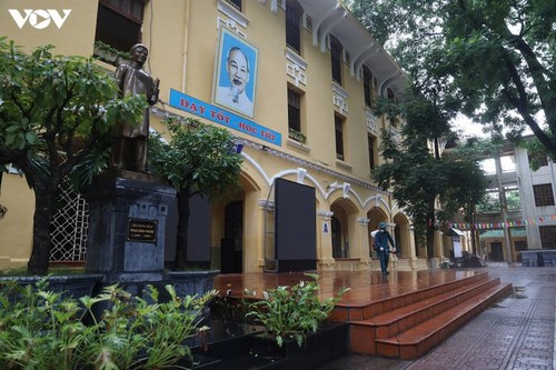 Hanoi disinfects exam sites to mitigate COVID-19 risk - ảnh 1