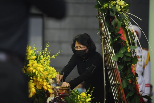 Delegations pay homage to former Party leader Le Kha Phieu - ảnh 7