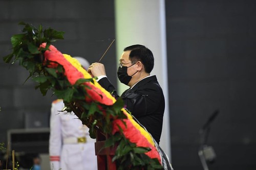 Delegations pay homage to former Party leader Le Kha Phieu - ảnh 9