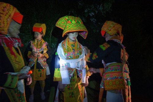 Late night weddings a Dao community staple - ảnh 4