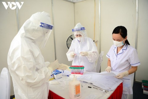Hanoi continues to conduct RT-PCR tests for returnees from Da Nang - ảnh 13