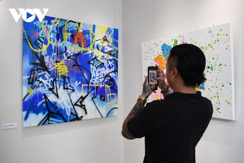 Artworks of Vietnamese-born graffiti artist go on display in Hanoi - ảnh 10