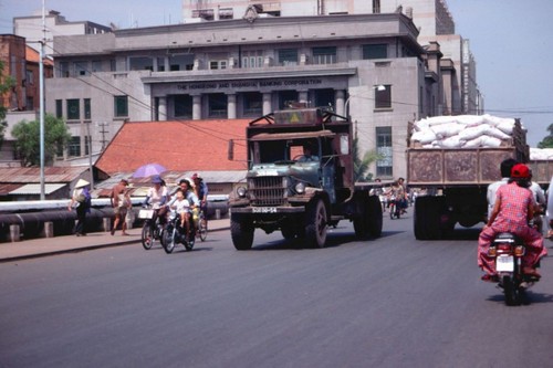 Interesting photos showcase Saigon traffic in 1989 - ảnh 11