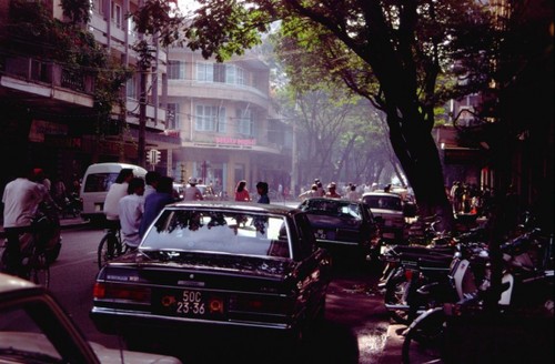 Interesting photos showcase Saigon traffic in 1989 - ảnh 14