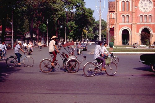 Interesting photos showcase Saigon traffic in 1989 - ảnh 1