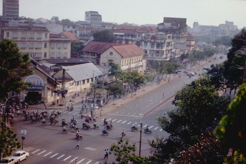 Interesting photos showcase Saigon traffic in 1989 - ảnh 5