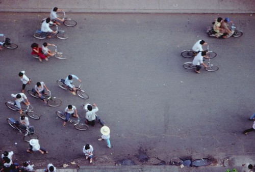 Interesting photos showcase Saigon traffic in 1989 - ảnh 6