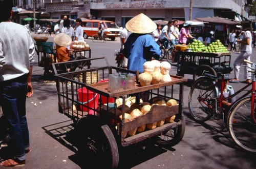 Interesting photos showcase Saigon traffic in 1989 - ảnh 8