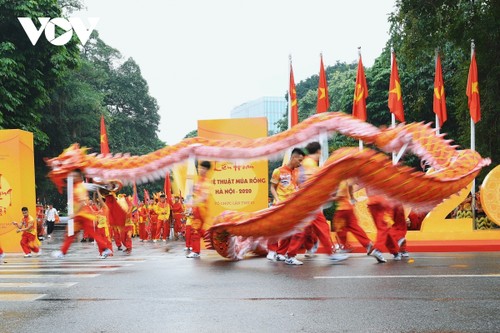 Dragon Dance Festival 2020 excites crowds in Hanoi - ảnh 13