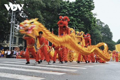 Dragon Dance Festival 2020 excites crowds in Hanoi - ảnh 7