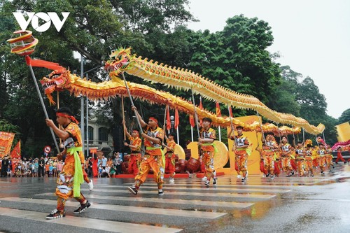 Dragon Dance Festival 2020 excites crowds in Hanoi - ảnh 1