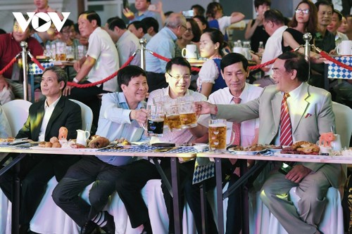 Sampling German beer in Vietnam - ảnh 8
