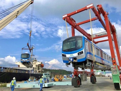 Carriages for first metro line arrive in HCM City - ảnh 1
