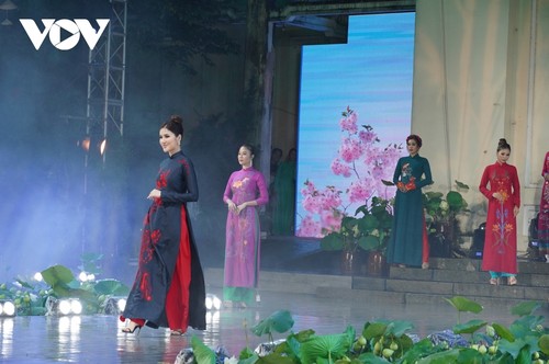 Fashion show opens Ao Dai Festival in HCM City - ảnh 3