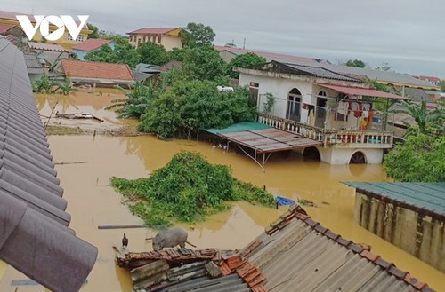 Severe flooding wreaks havoc in central Vietnam - ảnh 1