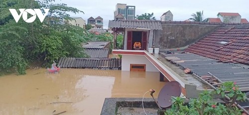 Severe flooding wreaks havoc in central Vietnam - ảnh 2