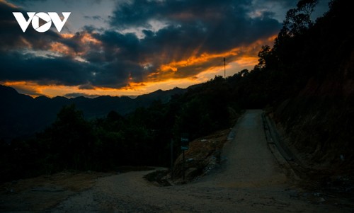 Sunset in northern mountainous areas - ảnh 12