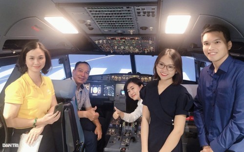 HCM City offers pilot training tour to visitors - ảnh 1