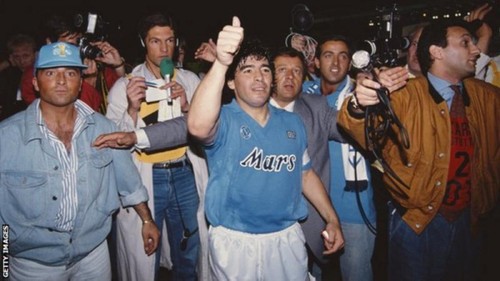 Sự nghiệp vinh quang của Diego Maradona qua ảnh - ảnh 12