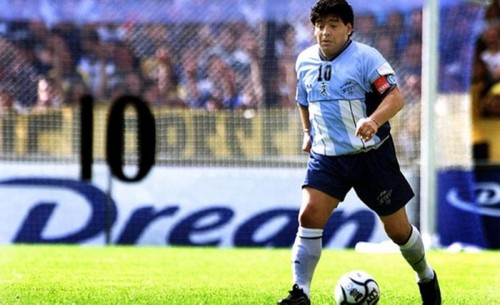 Sự nghiệp vinh quang của Diego Maradona qua ảnh - ảnh 13