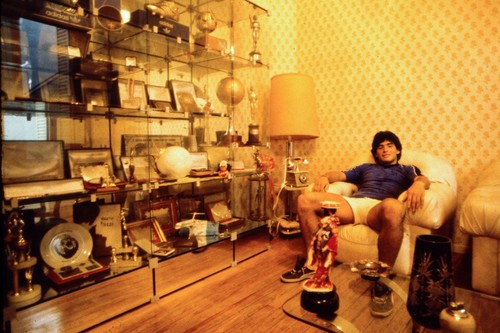 Sự nghiệp vinh quang của Diego Maradona qua ảnh - ảnh 5