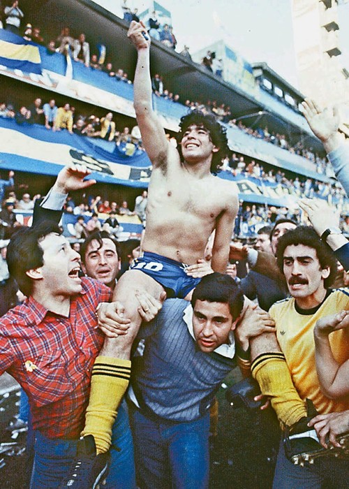 Sự nghiệp vinh quang của Diego Maradona qua ảnh - ảnh 6