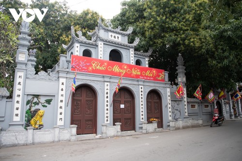 Pagodas and temples close in Hanoi amid COVID-19 fears - ảnh 1