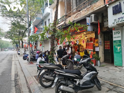Pagodas and temples close in Hanoi amid COVID-19 fears - ảnh 7