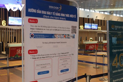 Van Don International Airport welcomes back first passengers after closure - ảnh 8