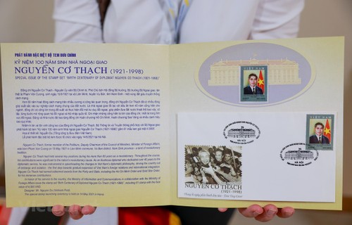 Lần đầu tiên phát hành một bộ tem về nhà ngoại giao Nguyễn Cơ Thạch - ảnh 1
