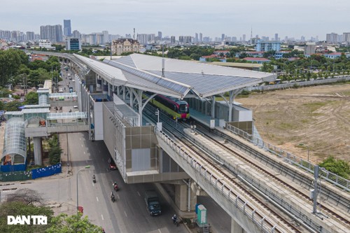 Hanoi capital tests metro trains on overground route - ảnh 11