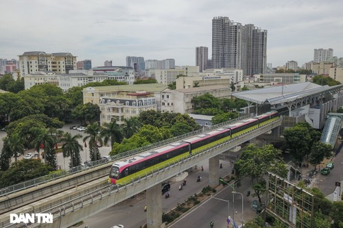 Hanoi capital tests metro trains on overground route - ảnh 7