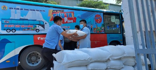 “Xe buýt siêu thị 0 đồng” kịp thời hỗ trợ người lao động Hà Nội ảnh hưởng do dịch COVID-19 - ảnh 11